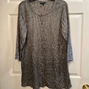 Eileen Fisher top grey crinkle 3/4 sleeve size L button scope neck 100% silk